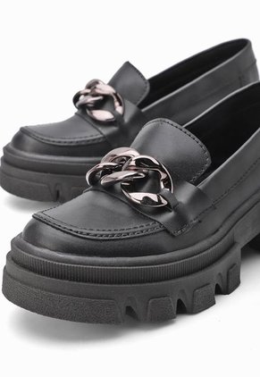 MOCASIN NEGRO BULL TERRIER AILEN