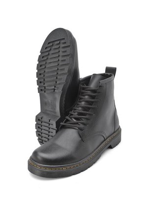 BOTA NEGRA BULL TERRIER DAMIAN