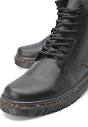 BOTA NEGRA BULL TERRIER DAMIAN