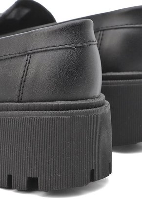 MOCASIN NEGRO BULL TERRIER GRETA