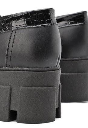 MOCASIN NEGRO BULL TERRIER DAIANA