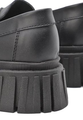 MOCASIN NEGRO BULL TERRIER SARAY