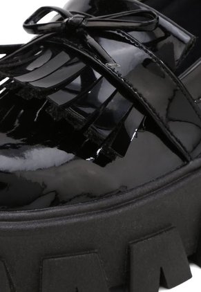 MOCASINES NEGROS EN CHAROL CON FLECOS BULL TERRIER CHLOE