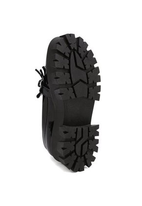 MOCASINES NEGROS EN CHAROL CON FLECOS BULL TERRIER CHLOE