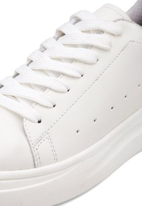 TENIS BLANCOS CON CHULO EN JEAN BULL TERRIER DASHA