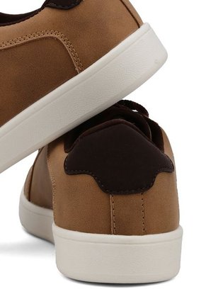 TENIS NEGROS DAVINSON