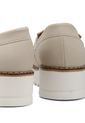 MOCASINES BEIGE CON HERAJE DORADO BRIELLE de BULL TERRIER