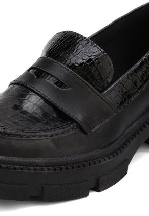 MOCASINES NEGROS CON GRABADO EN CHAROL BULL TERRIER GABY