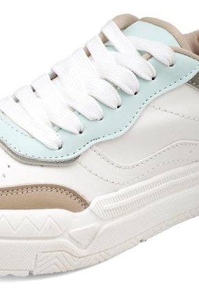 TENIS BLANCOS CON APLIQUES BEIGES Y VERDES BULL TERRIER SAMBA