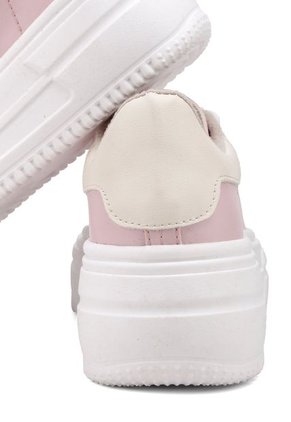 TENIS ROSADOS CON CHULO BEIGE BULL TERRIER DASHILA