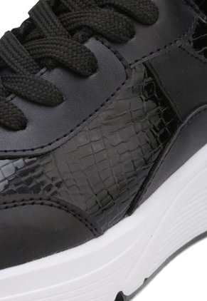 TENIS NEGROS CON GRABADO EN CHAROL BULL TERRIER AKIRA