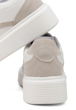 TENIS BLANCO TALCO CON CARNAZA HIELO BULL TERRIER CAMILA