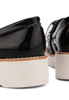 MOCASINES NEGROS EN CHAROL BULL TERRIER XAFIR