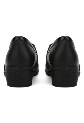 ZAPATO COOBA CON HERRAJE FABIANA