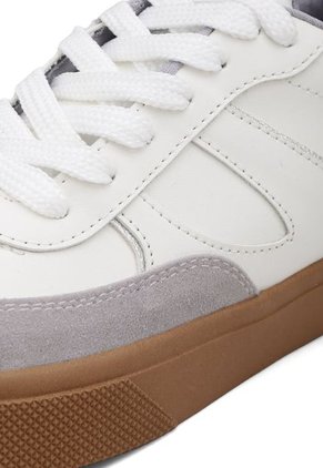 TENIS NEGROS CON APLIQUES PLATA LIZZIE