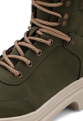 BOTA VERDE BULL TERRIER DERECK