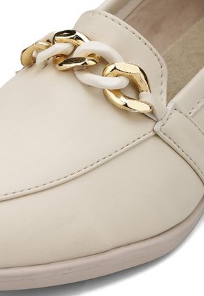 ZAPATO BEIGE CON HERRAJE COMBINADO BULL TERRIER FABIANA