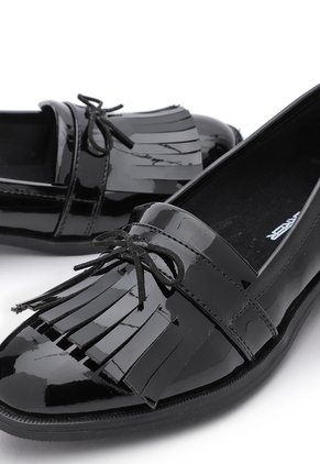 ZAPATO NEGRO CHAROL BULL TERRIER CHLOE