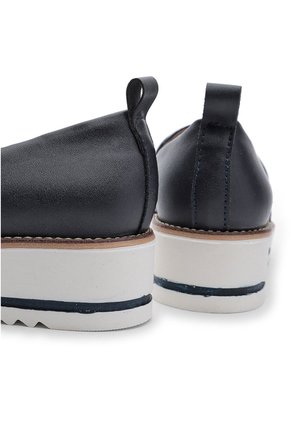 ZAPATO AZUL BRILLANTE BULL TERRIER BETTY