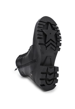 BOTA NEGRA CON TACHES BULLTERRIER CAROLINEE