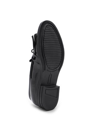 ZAPATO NEGRO CHAROL BULL TERRIER CHLOE