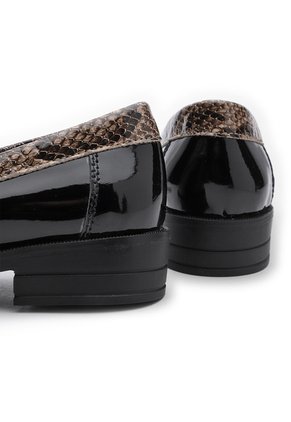ZAPATO NEGRO/PITON BULL TERRIER CAIHER