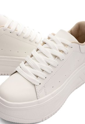 DEPORTIVO BLANCO BULL TERRIER DASHA