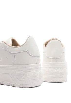 DEPORTIVO BLANCO BULL TERRIER DASHA