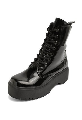 BOTA NEGRA DE CHAROL CON SUELA NEGRA BRIONA