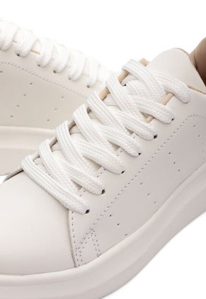 DEPORTIVO BLANCO/BEIGE BULLTERRIER CAROL