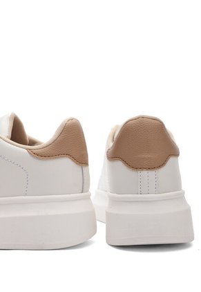 DEPORTIVO BLANCO/BEIGE BULLTERRIER CAROL