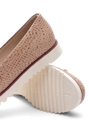 ZAPATO BEIGE GRABADO BULLTERRIER DIANIS