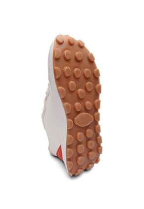 DEPORTIVO BLANCO/NARANJA BULLTERRIER KATE