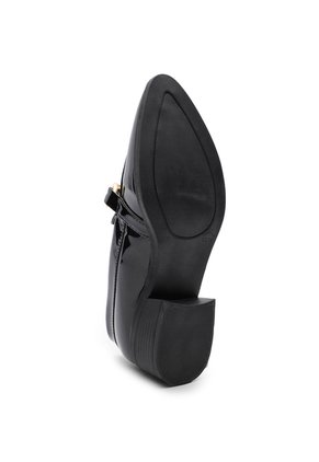 ZAPATO NEGRO CHAROL BULL TERRIER FABIANA