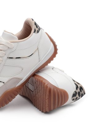 DEPORTIVO BLANCO/ANIMAL PRINT BULL TERRIER LIZZITTE