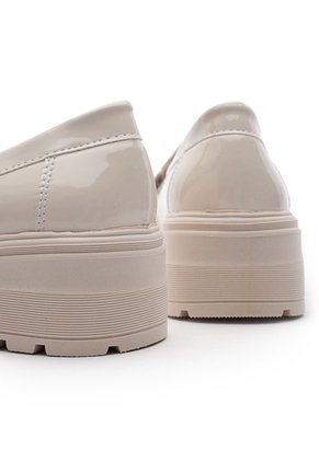 MOCASIN CHAROL NUDE BULL TERRIER MELANY