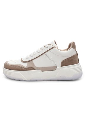 DEPORTIVO BLANCO/BEIGE/CAFE BULL TERRIER NAKIA NEW