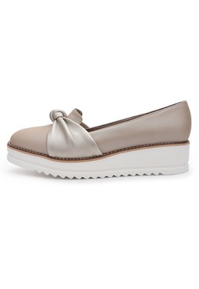 ZAPATO DORADO BULL TERRIER TILLAR
