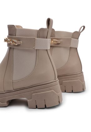BOTA BEIGE BULL TERRIER TIFFANY