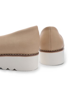 ZAPATO ARENA CON MOÑO BULL TERRIER TILLAR