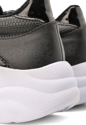 Tenis O Sneakers Negro BULL TERRIER AKILA