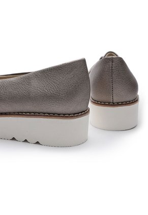 ZAPATO METALIZADO BULL TERRIER TILLAR