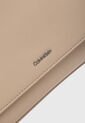 Bolso Calvin Klein Must Caqui de Calvin Klein