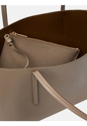 Bolso Beige Tote Pequeño Con Logo En Lámina Metálica Calvin Klein