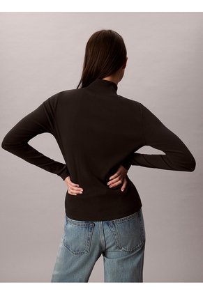 Camiseta Negra Manga Larga Con Cuello Tortuga Calvin Klein