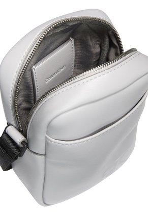 Bolso Gris Reporter Slim Calvin Klein