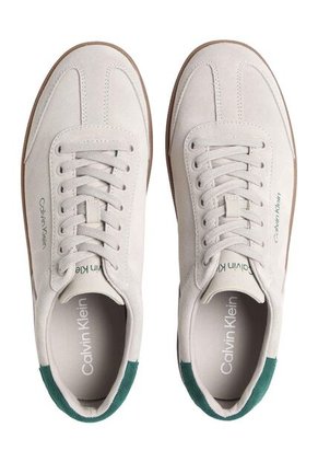Tenis Beige De Corte Bajo Con Textura De Gamuza Calvin Klein