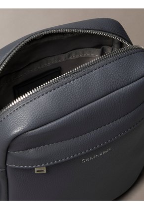Bolso Azul Reporter Raised Calvin Klein