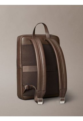 Morral Chocolate Cuadrado Calvin Klein