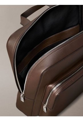 Morral Chocolate Cuadrado Calvin Klein